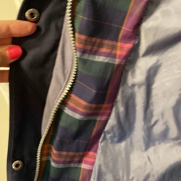 Mulberry Street lightweight purple and plaid hooded coat. Size Large. - Picture 8 of 9